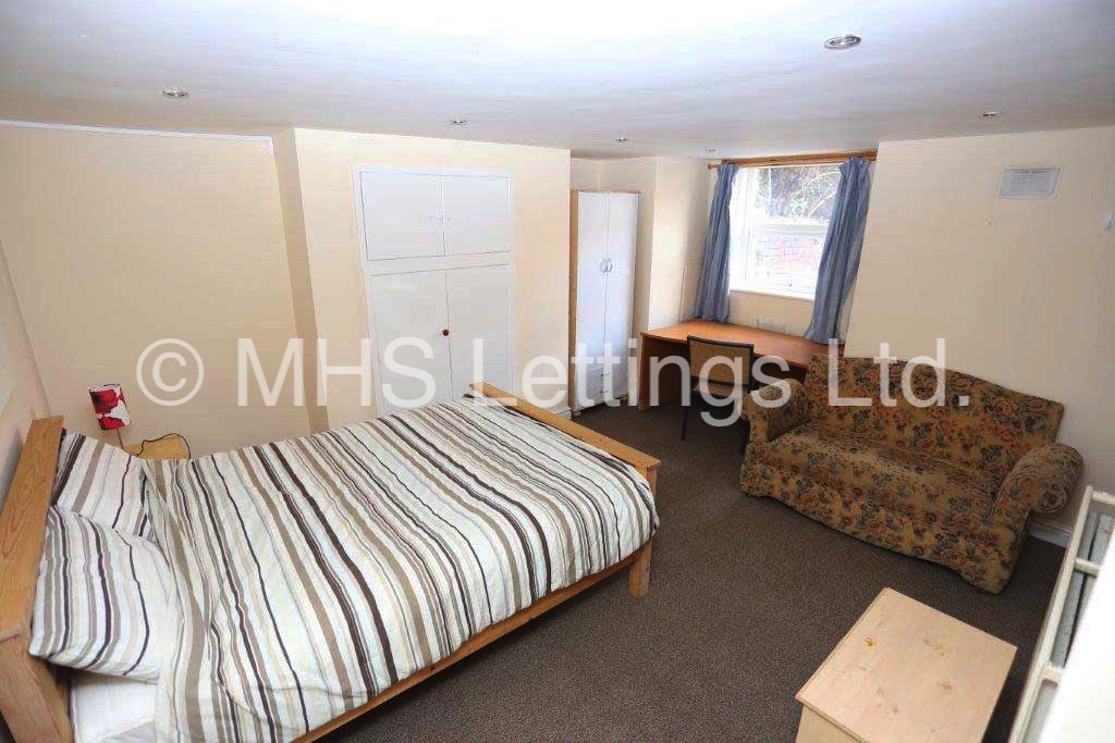 Photo of 3 Bedroom Mid Terraced House in 13 St. Anns Mount, Leeds, LS4 2PH