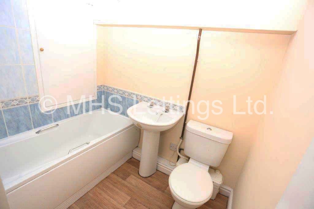Photo of 3 Bedroom Mid Terraced House in 13 St. Anns Mount, Leeds, LS4 2PH