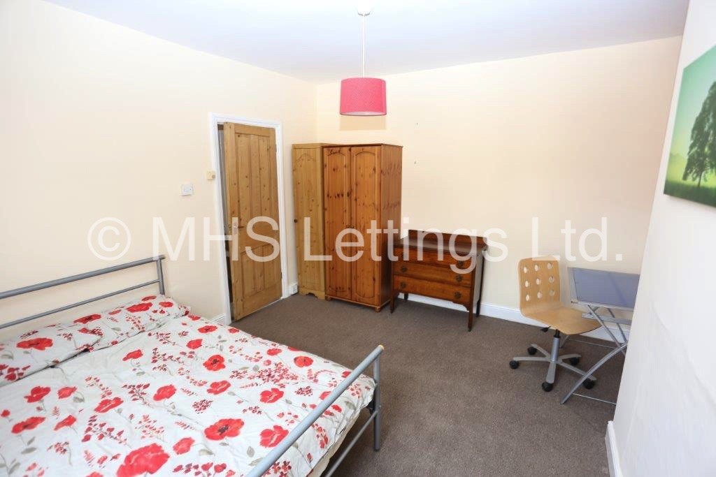 Photo of 3 Bedroom Mid Terraced House in 13 St. Anns Mount, Leeds, LS4 2PH