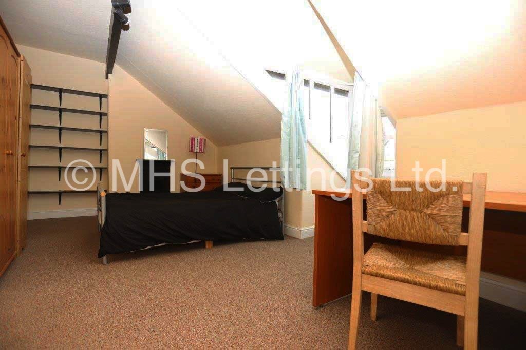 Photo of 3 Bedroom Mid Terraced House in 13 St. Anns Mount, Leeds, LS4 2PH
