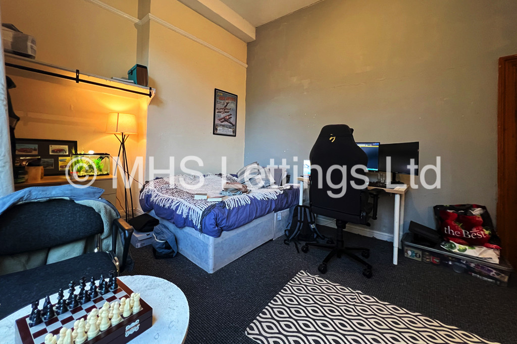 Photo of 3 Bedroom Apartment in Flat 3, 2 St John's Terrace, Leeds, LS3 1DY
