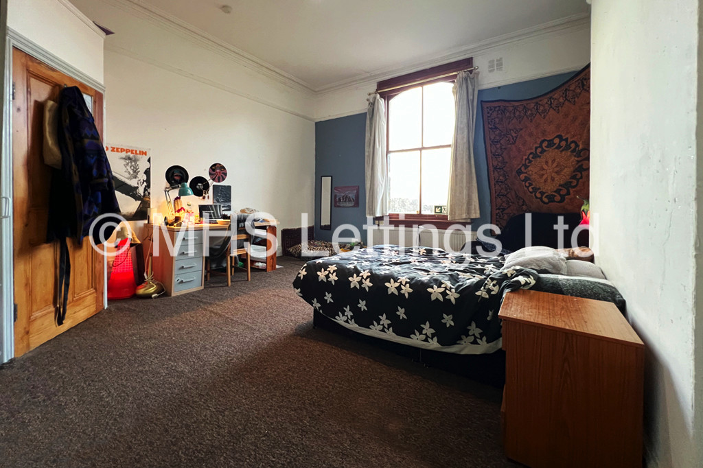 Photo of 3 Bedroom Apartment in Flat 3, 2 St John's Terrace, Leeds, LS3 1DY