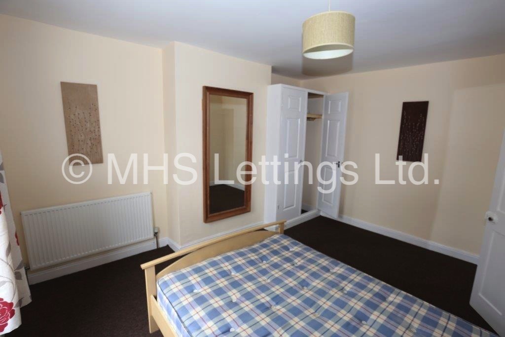 Photo of 2 Bedroom Mid Terraced House in 7 Vicarage Terrace, Leeds, LS5 3HL