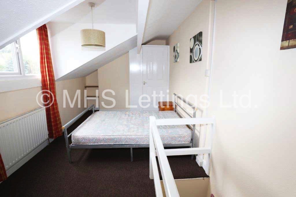 Photo of 2 Bedroom Mid Terraced House in 7 Vicarage Terrace, Leeds, LS5 3HL