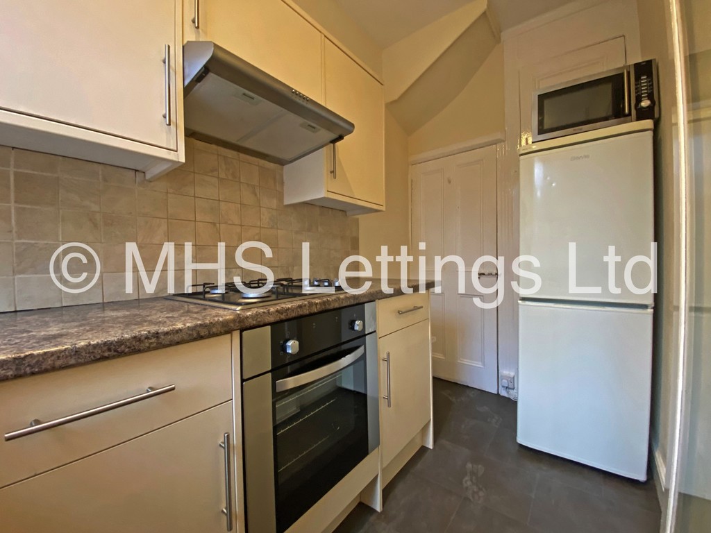 Photo of 2 Bedroom Mid Terraced House in 7 Martin Terrace, Leeds, LS4 2JY