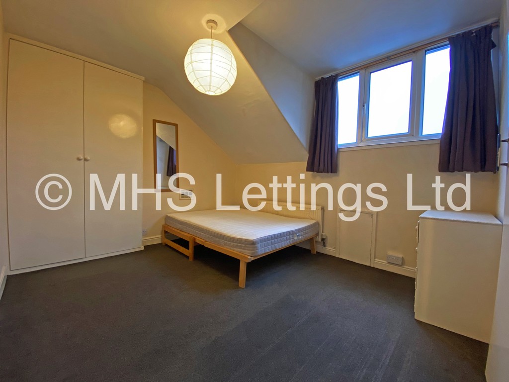 Photo of 2 Bedroom Mid Terraced House in 7 Martin Terrace, Leeds, LS4 2JY