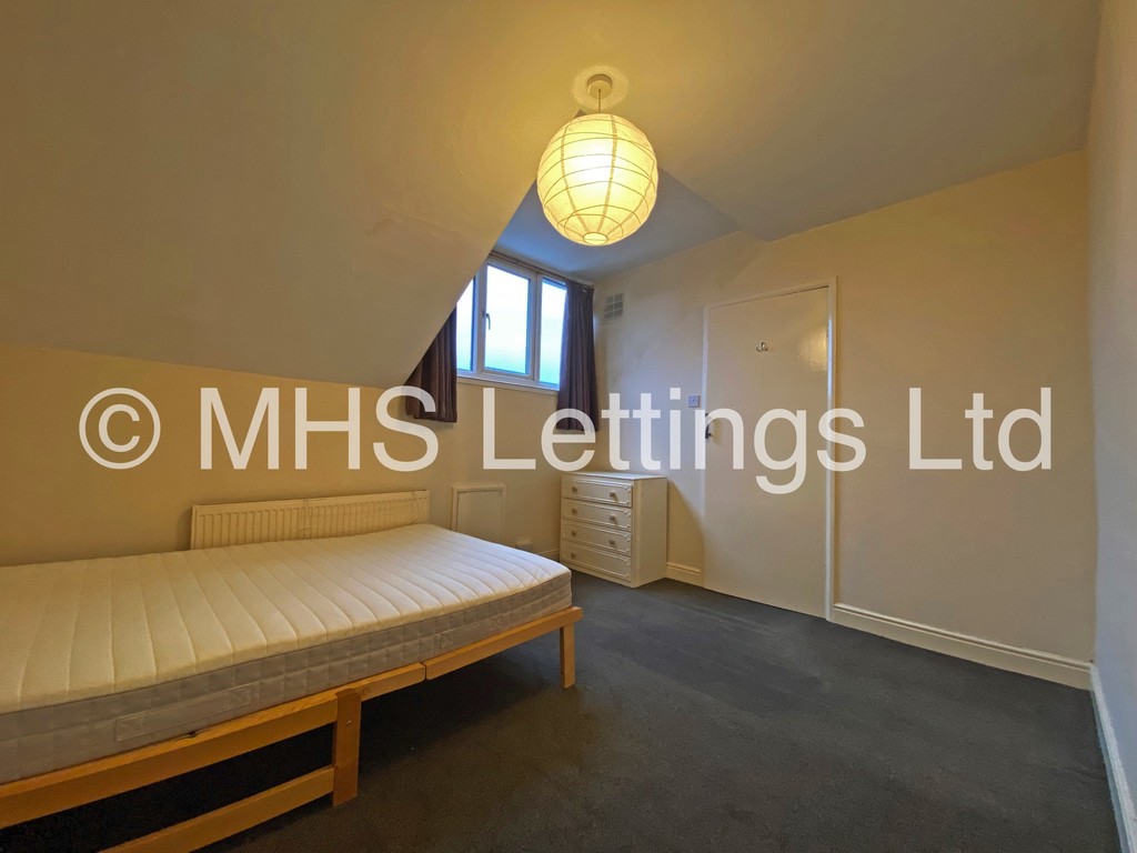 Photo of 2 Bedroom Mid Terraced House in 7 Martin Terrace, Leeds, LS4 2JY