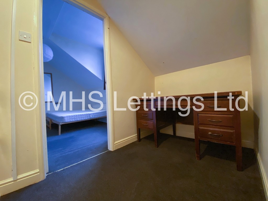 Photo of 2 Bedroom Mid Terraced House in 7 Martin Terrace, Leeds, LS4 2JY