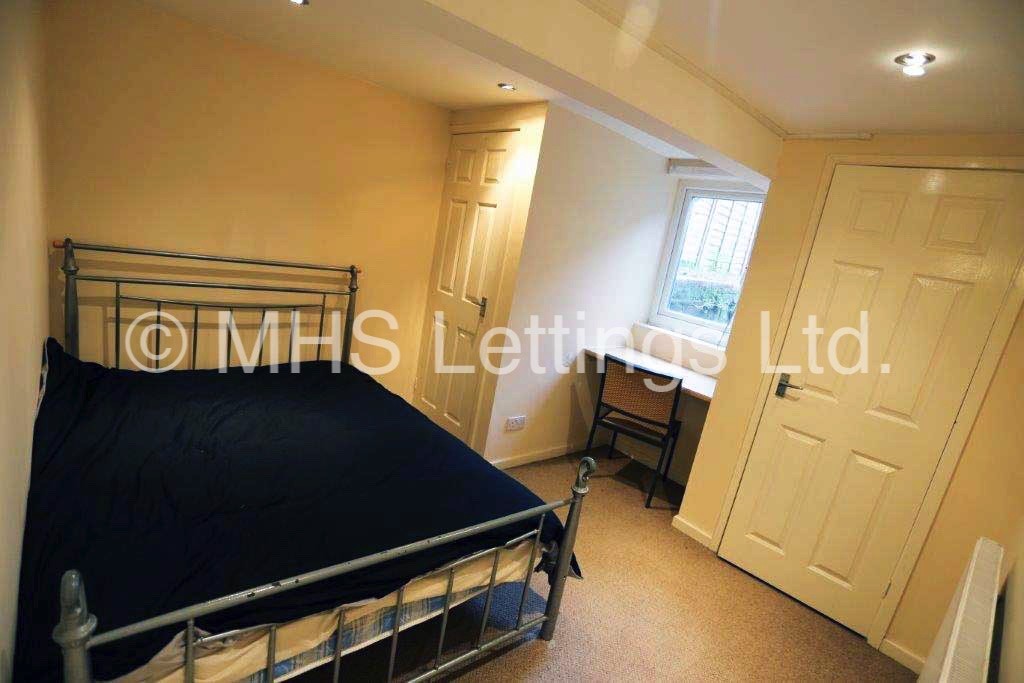 Photo of 4 Bedroom Mid Terraced House in 47 Beechwood Mount, Leeds, LS4 2NQ