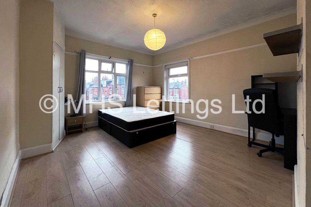 Photo of 5 Bedroom End Terraced House in 35 Estcourt Avenue, Leeds, LS6 3ET