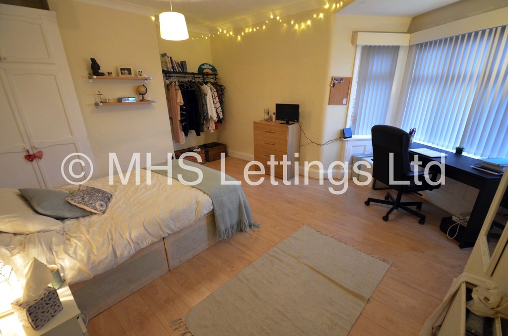 Photo of 5 Bedroom End Terraced House in 35 Estcourt Avenue, Leeds, LS6 3ET