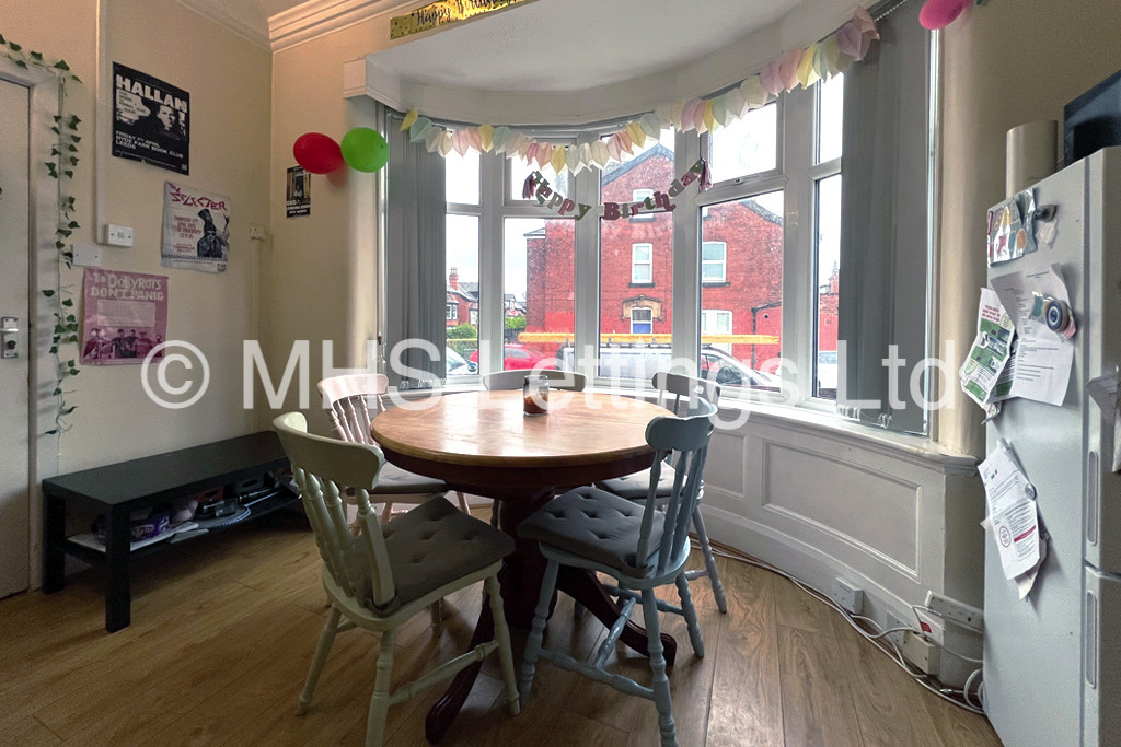 Photo of 5 Bedroom End Terraced House in 35 Estcourt Avenue, Leeds, LS6 3ET