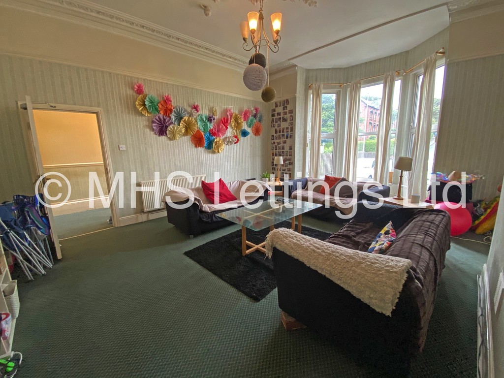 Photo of 9 Bedroom Mid Terraced House in 211 Belle Vue Road, Leeds, LS3 1HG