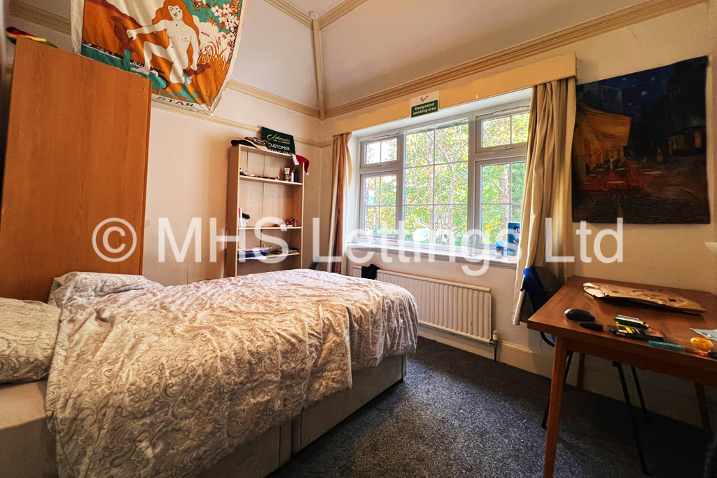 Photo of 9 Bedroom Semi-Detached House in 9 North Hill Road, Leeds, LS6 2EN