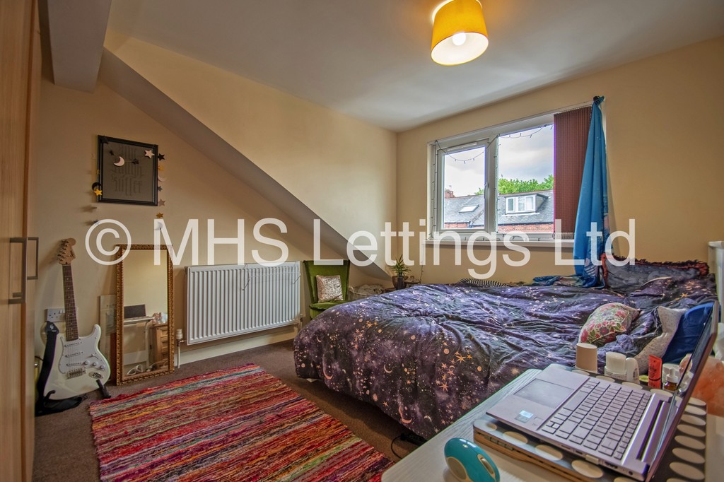 Photo of 3 Bedroom End Terraced House in 1 Talbot Mount, Burley Park, Leeds, LS4 2PF