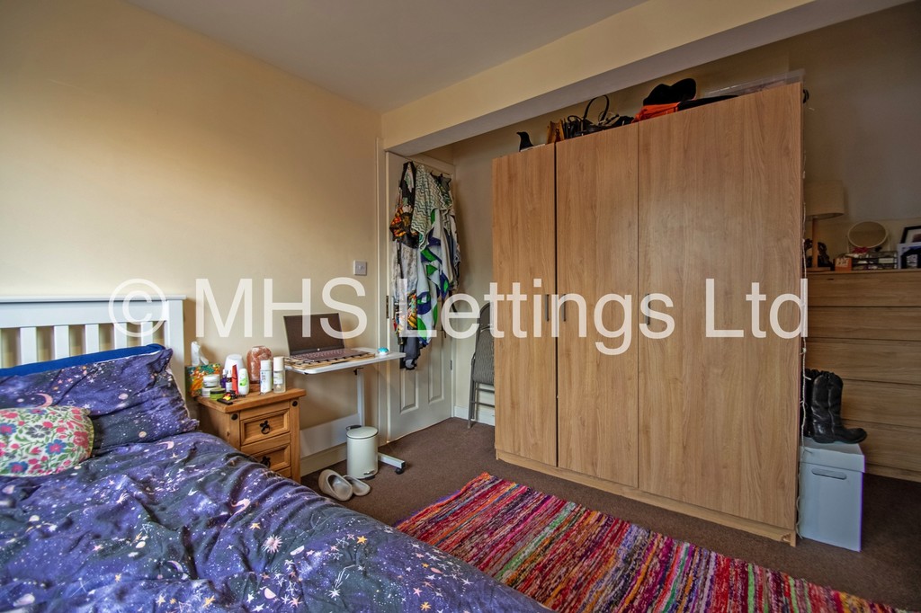 Photo of 3 Bedroom End Terraced House in 1 Talbot Mount, Burley Park, Leeds, LS4 2PF