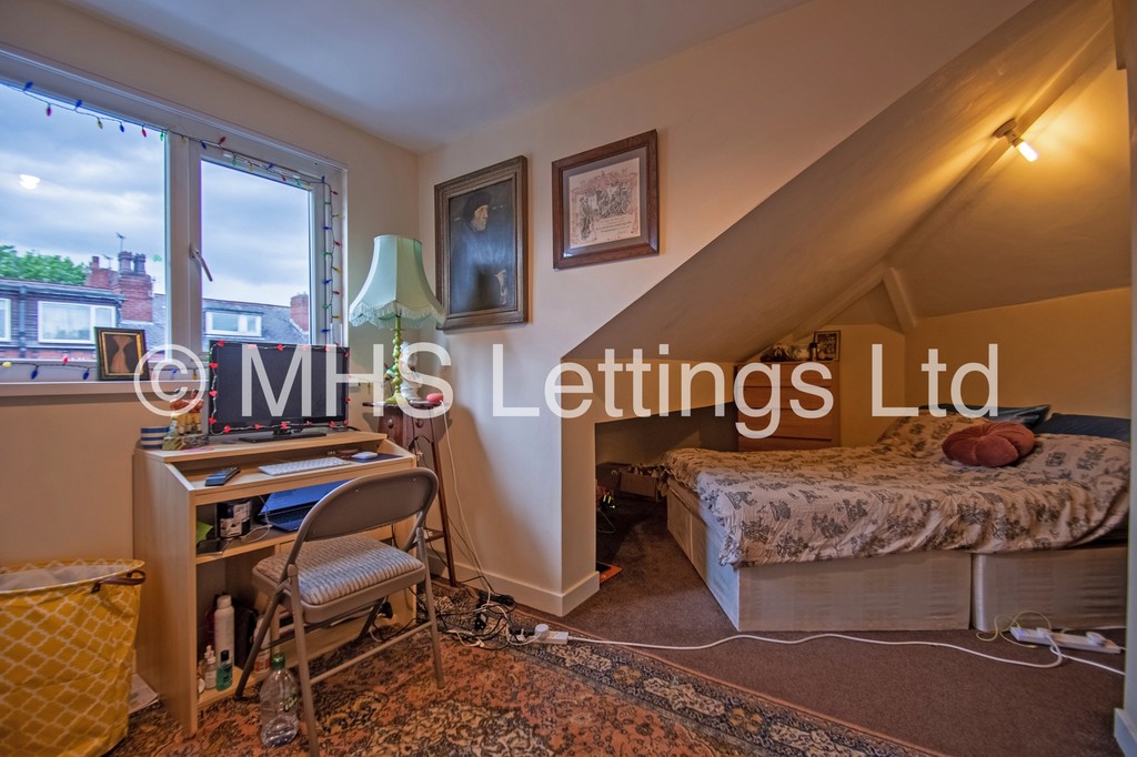 Photo of 3 Bedroom End Terraced House in 1 Talbot Mount, Burley Park, Leeds, LS4 2PF