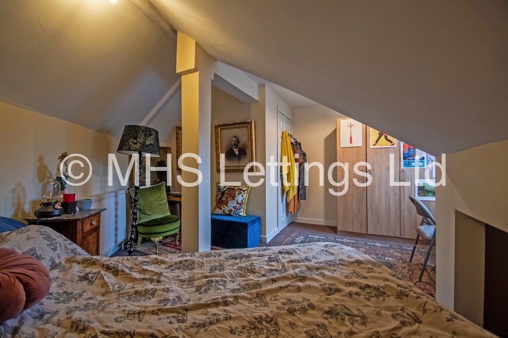 Photo of 3 Bedroom End Terraced House in 1 Talbot Mount, Burley Park, Leeds, LS4 2PF