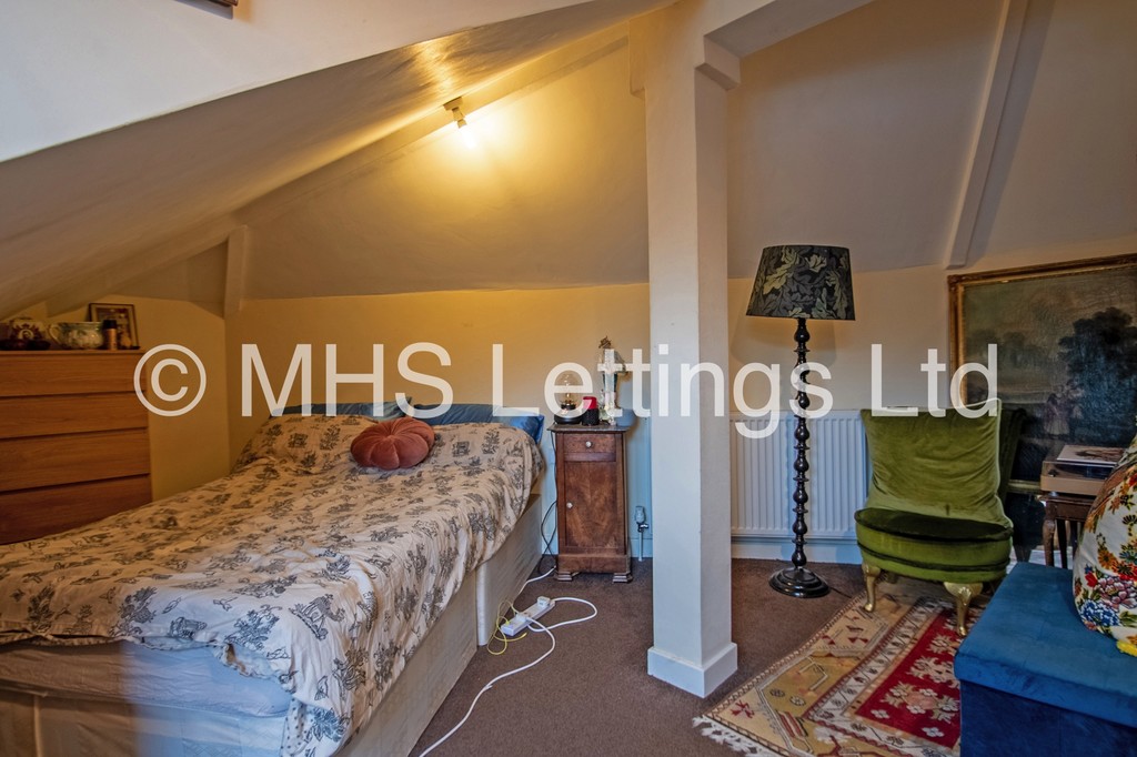 Photo of 3 Bedroom End Terraced House in 1 Talbot Mount, Burley Park, Leeds, LS4 2PF