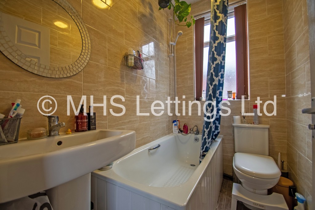 Photo of 3 Bedroom End Terraced House in 1 Talbot Mount, Burley Park, Leeds, LS4 2PF
