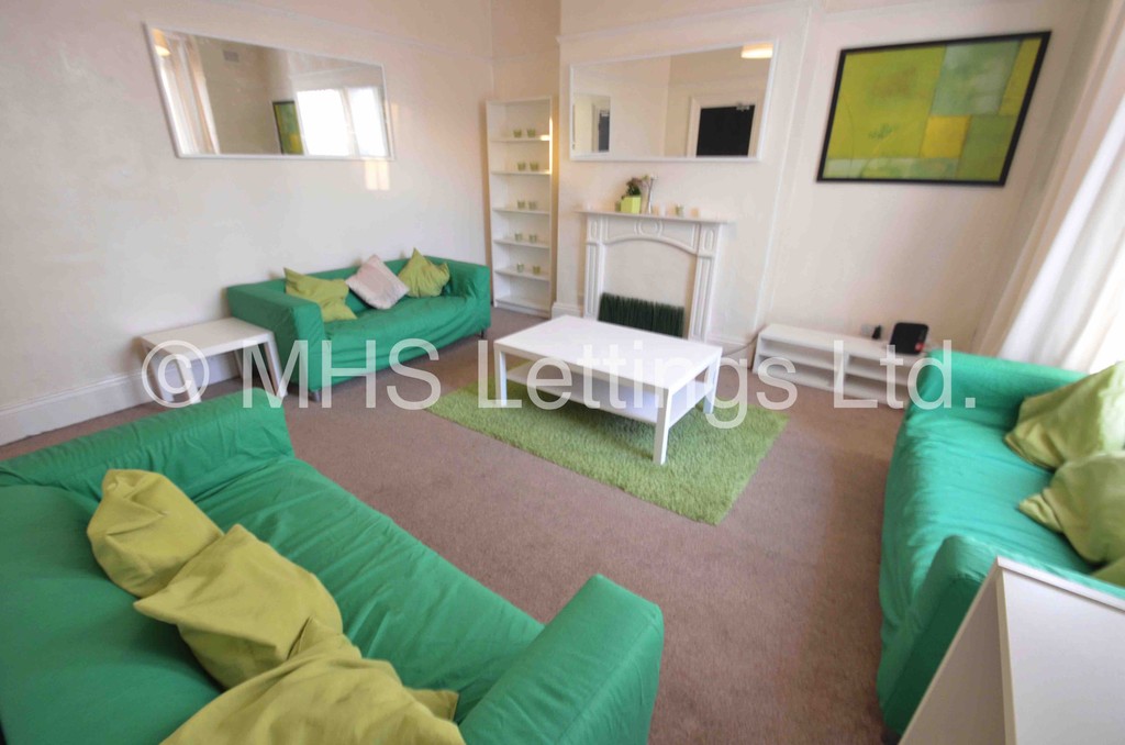 Photo of 8 Bedroom Mid Terraced House in 26 Consort Terrace, Leeds, LS3 1ET