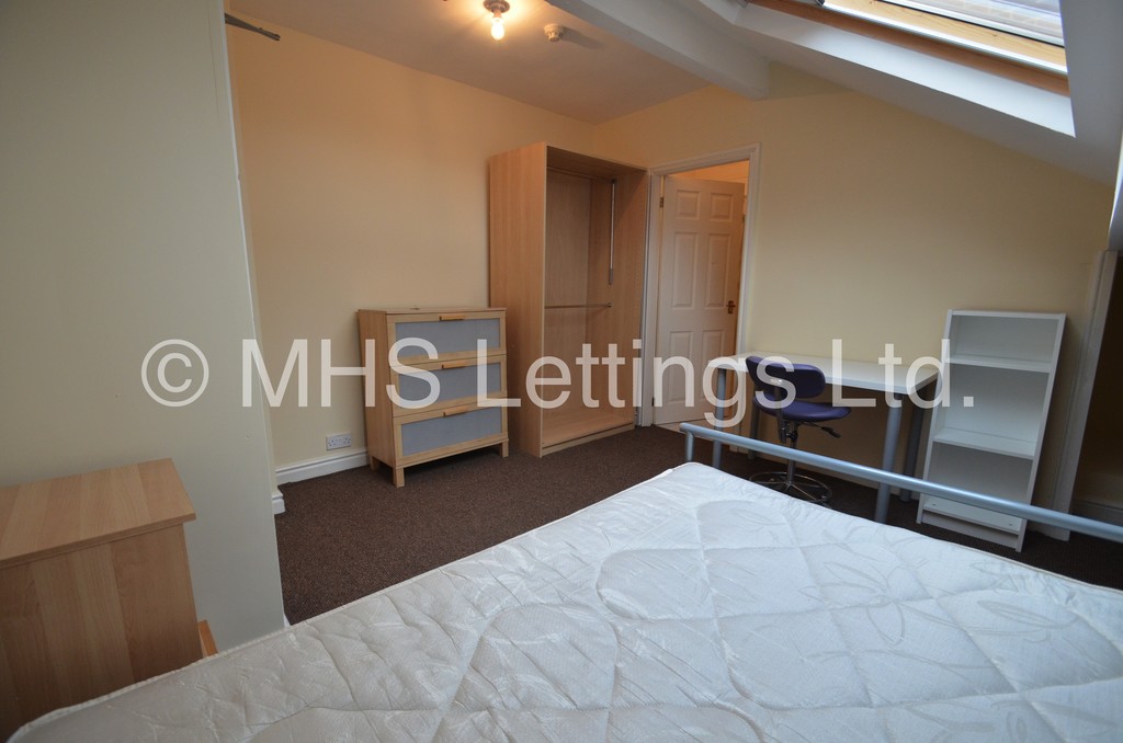 Photo of 10 Bedroom Mid Terraced House in 16 Hanover Square, Leeds, LS3 1AP