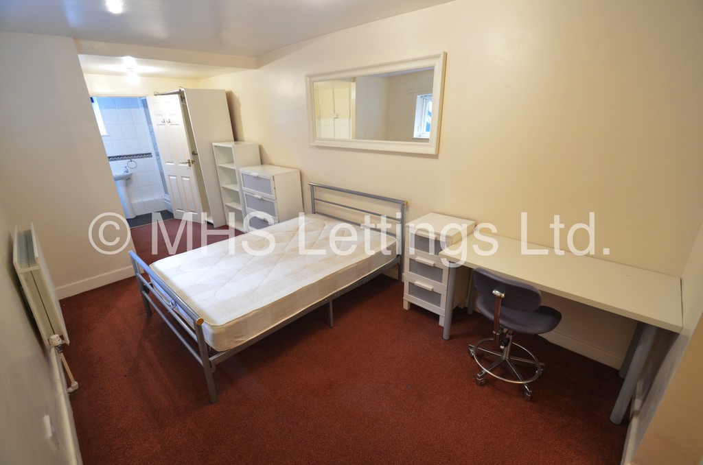 Photo of 10 Bedroom Mid Terraced House in 16 Hanover Square, Leeds, LS3 1AP