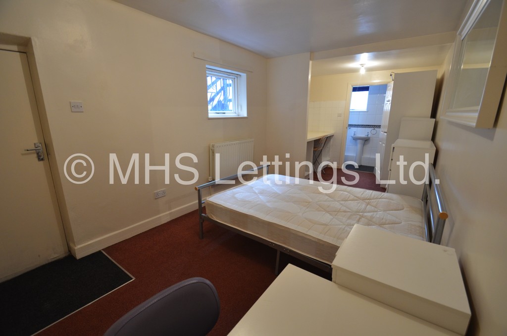 Photo of 10 Bedroom Mid Terraced House in 16 Hanover Square, Leeds, LS3 1AP