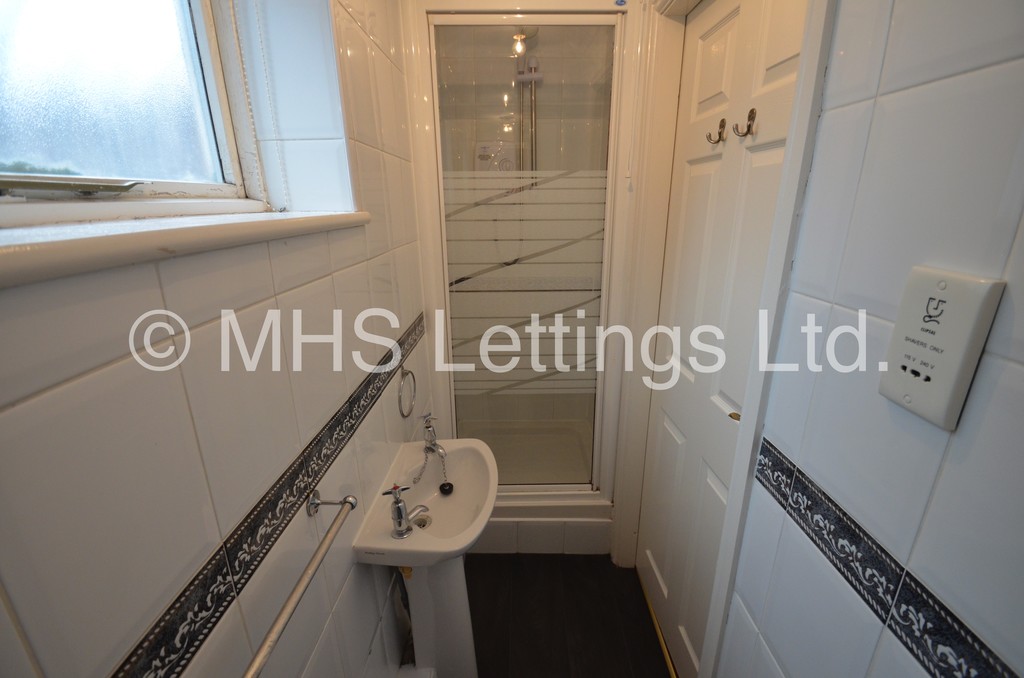 Photo of 10 Bedroom Mid Terraced House in 16 Hanover Square, Leeds, LS3 1AP