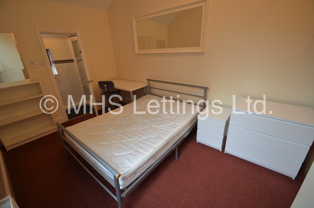 Photo of 10 Bedroom Mid Terraced House in 16 Hanover Square, Leeds, LS3 1AP
