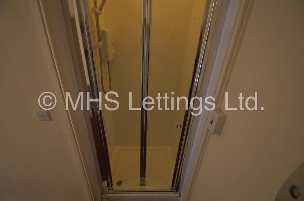 Photo of 10 Bedroom Mid Terraced House in 16 Hanover Square, Leeds, LS3 1AP