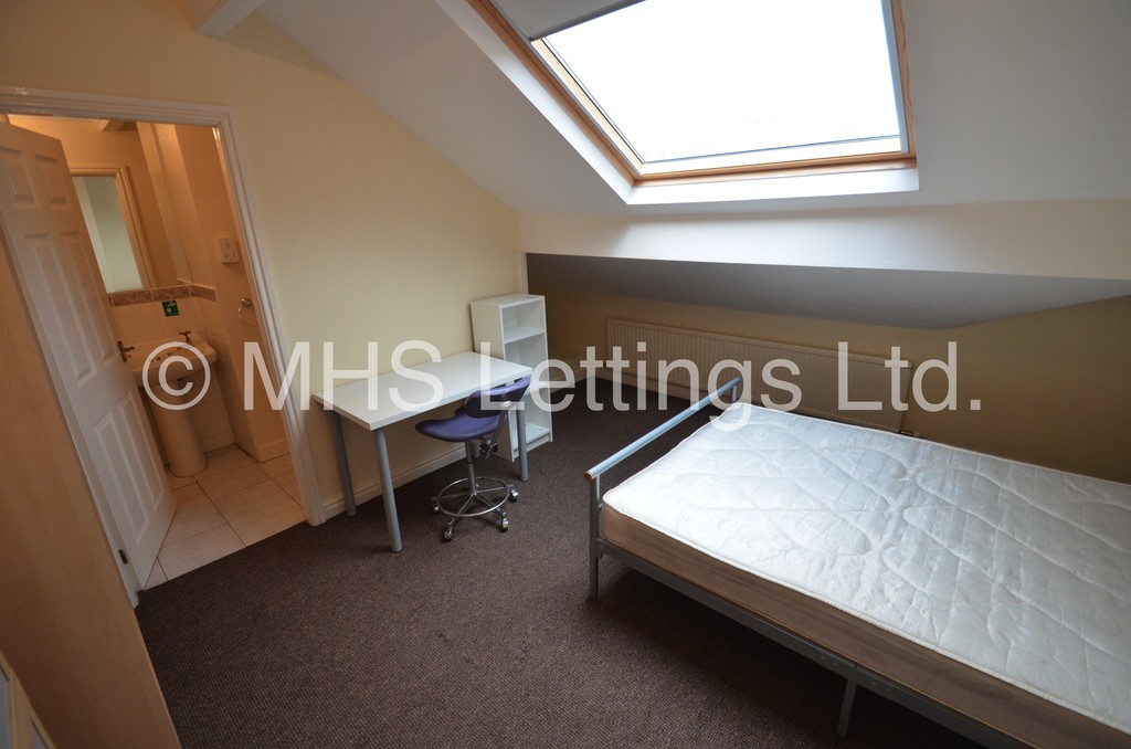 Photo of 10 Bedroom Mid Terraced House in 16 Hanover Square, Leeds, LS3 1AP