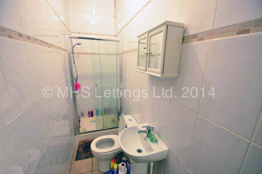Photo of 9 Bedroom Mid Terraced House in 42 Hanover Square, Leeds, LS3 1BQ