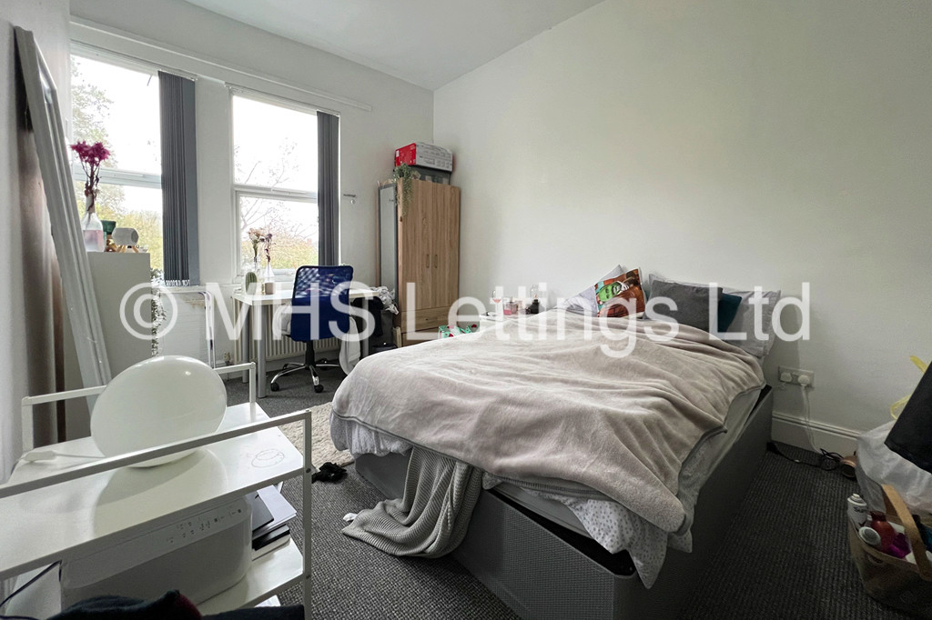 Photo of 9 Bedroom Mid Terraced House in 42 Hanover Square, Leeds, LS3 1BQ