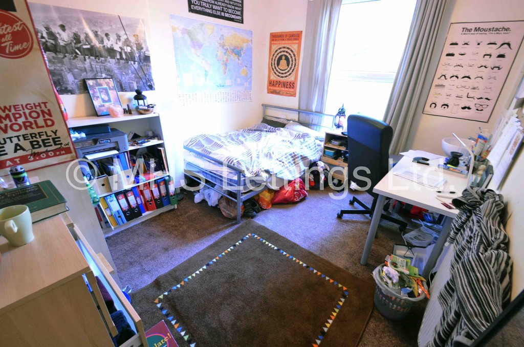Photo of 8 Bedroom Mid Terraced House in 34 Kelso Road, Leeds, LS2 9PR