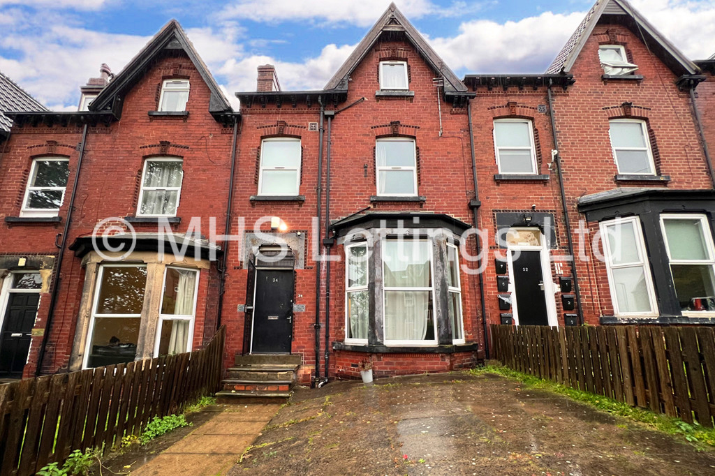 Photo of 8 Bedroom Mid Terraced House in 34 Kelso Road, Leeds, LS2 9PR