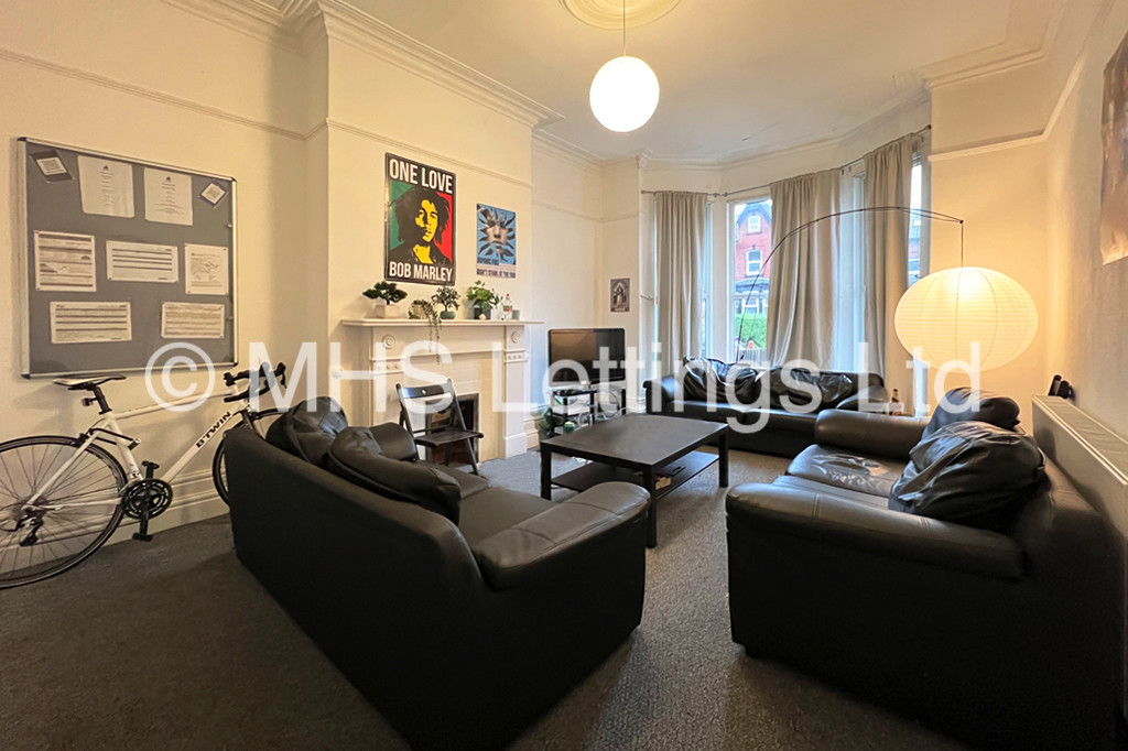 Photo of 8 Bedroom Mid Terraced House in 34 Kelso Road, Leeds, LS2 9PR
