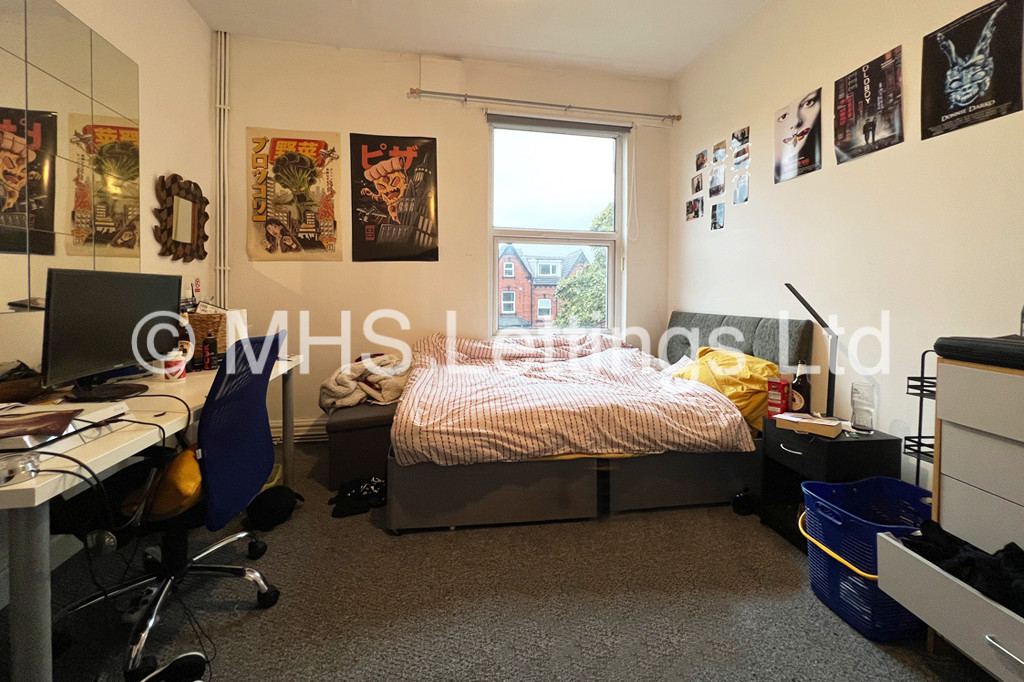 Photo of 8 Bedroom Mid Terraced House in 34 Kelso Road, Leeds, LS2 9PR