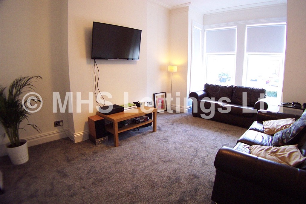 Photo of 6 Bedroom Mid Terraced House in 8 Headingley Mount, Leeds, LS6 3EL