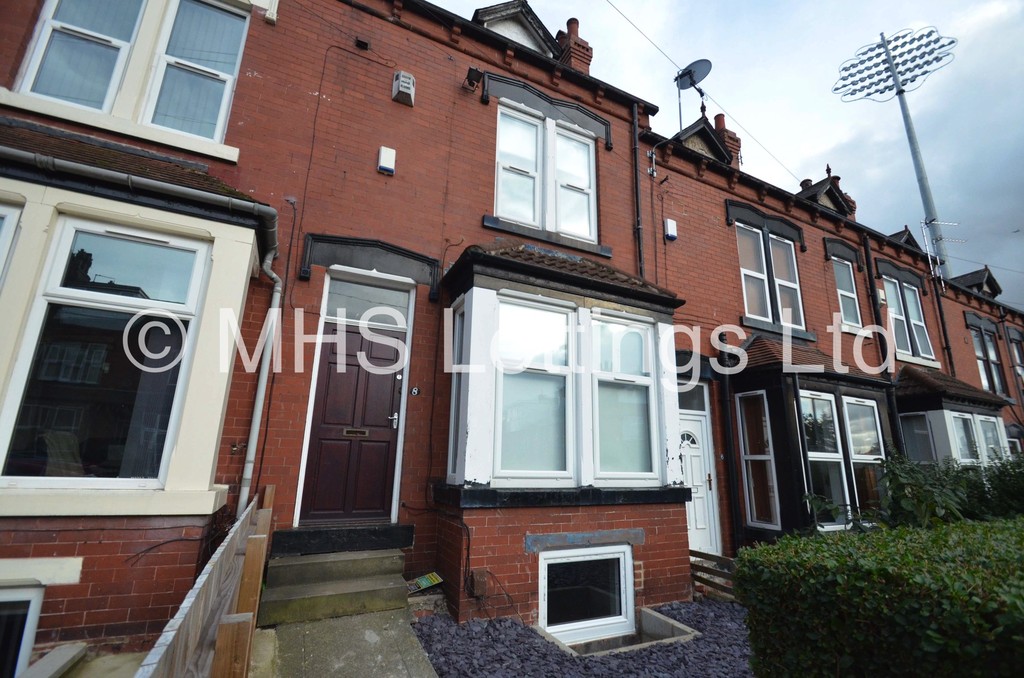 Photo of 6 Bedroom Mid Terraced House in 8 Headingley Mount, Leeds, LS6 3EL