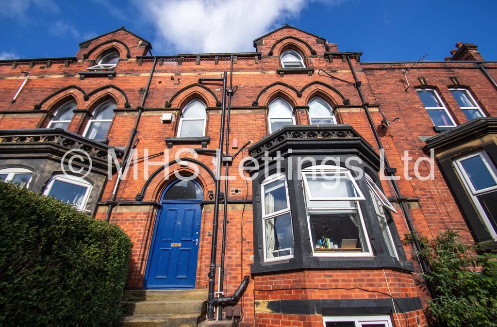 Photo of 10 Bedroom Mid Terraced House in 45 Regent Park Terrace, Leeds, LS6 2AX