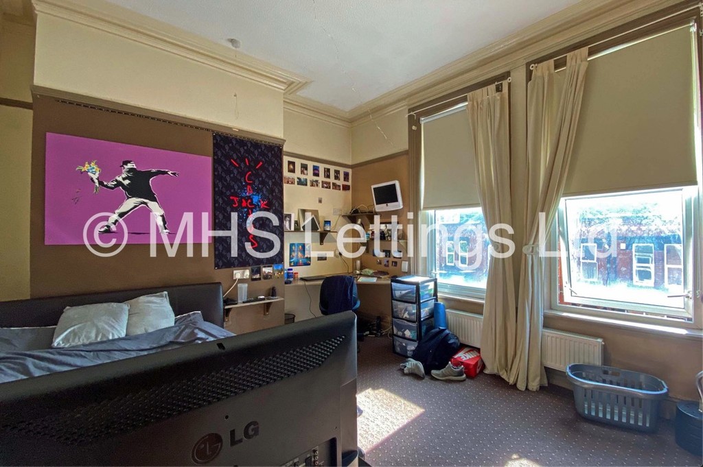 Photo of 10 Bedroom Mid Terraced House in 45 Regent Park Terrace, Leeds, LS6 2AX