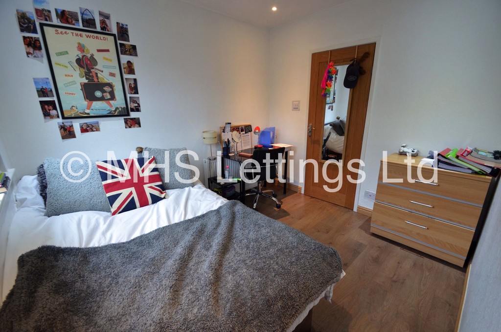 Photo of 3 Bedroom Ground Floor Flat in 12 The Poplars, Leeds, LS6 2BT