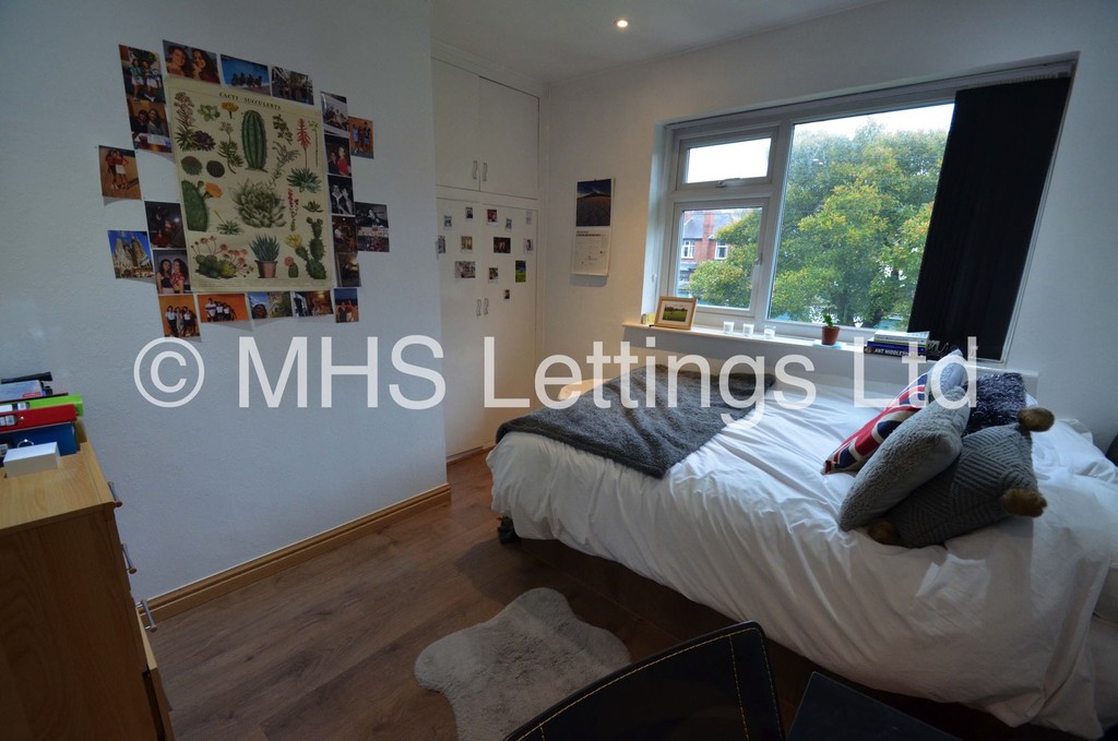 Photo of 3 Bedroom Ground Floor Flat in 12 The Poplars, Leeds, LS6 2BT