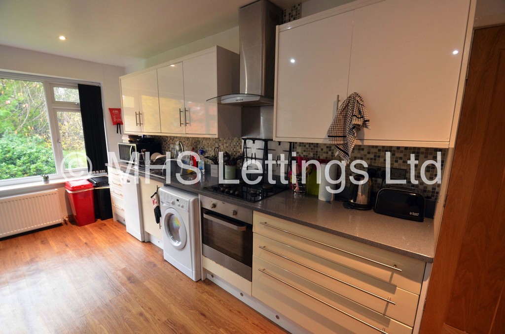 Photo of 3 Bedroom Ground Floor Flat in 12 The Poplars, Leeds, LS6 2BT