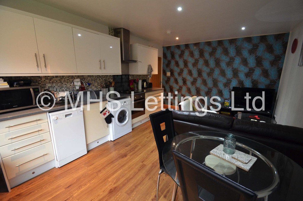 Photo of 3 Bedroom Ground Floor Flat in 12 The Poplars, Leeds, LS6 2BT