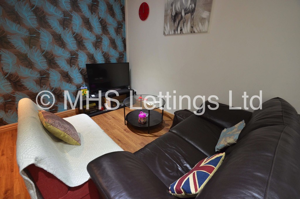 Photo of 3 Bedroom Ground Floor Flat in 12 The Poplars, Leeds, LS6 2BT