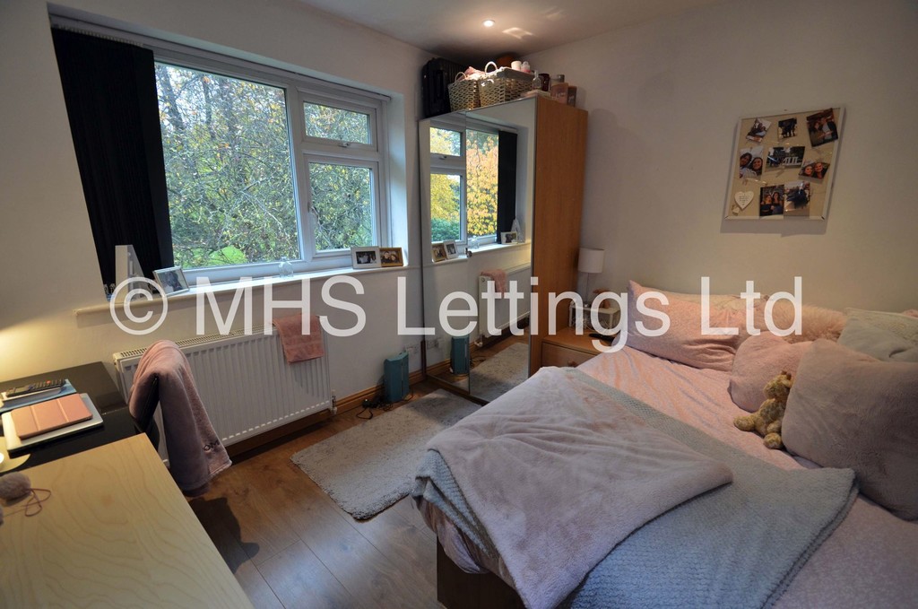 Photo of 3 Bedroom Ground Floor Flat in 12 The Poplars, Leeds, LS6 2BT
