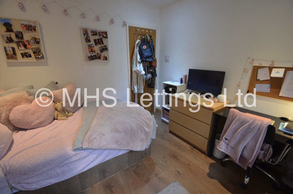 Photo of 3 Bedroom Ground Floor Flat in 12 The Poplars, Leeds, LS6 2BT