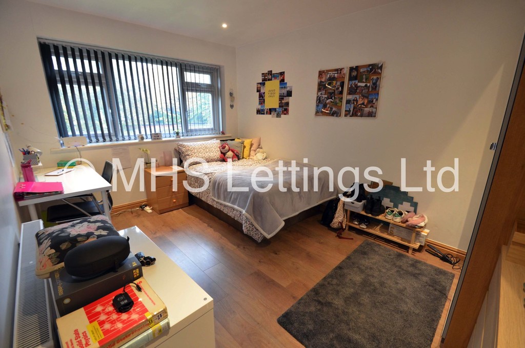 Photo of 3 Bedroom Ground Floor Flat in 12 The Poplars, Leeds, LS6 2BT